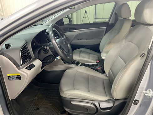 Used 2017 Hyundai Elantra SE FWD image 19