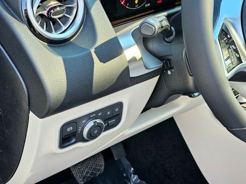 New 2026 Mercedes-Benz GLB 250 4MATIC image 16