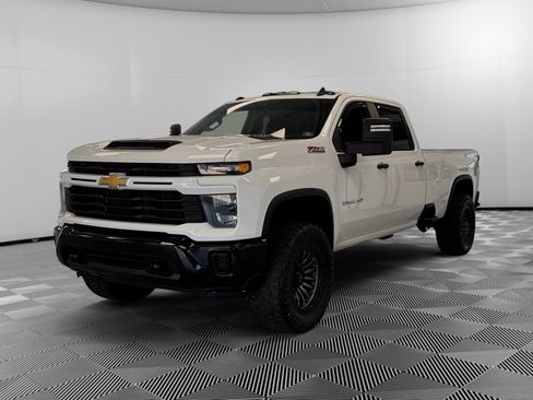 Used 2024 Chevrolet Silverado 2500 Custom w/ Custom Value Package AWD/4WD image 4