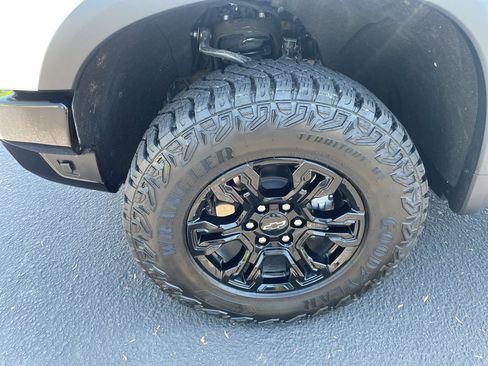 Used 2025 Chevrolet Silverado 1500 ZR2 w/ Technology Package AWD/4WD image 16