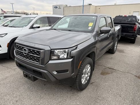 Used 2022 Nissan Frontier SV image 2