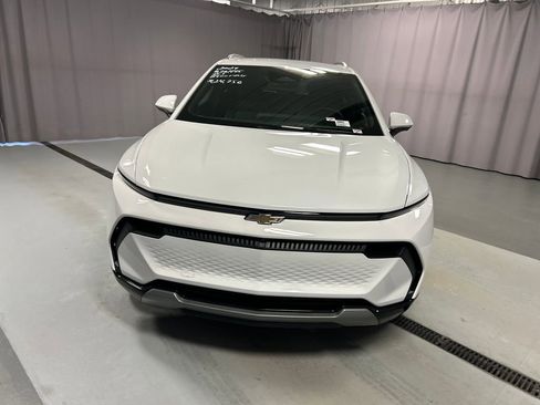 Used 2024 Chevrolet Equinox EV LT image 2
