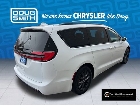 Used 2021 Chrysler Pacifica Touring-L w/ S Appearance Package image 7