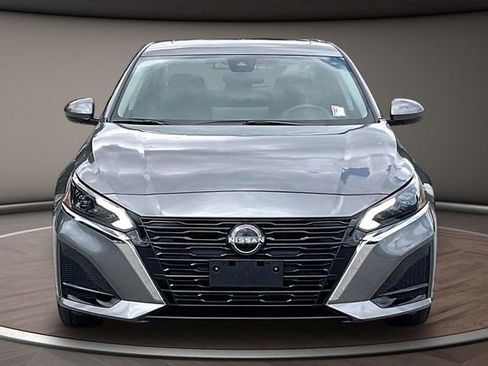 Used 2024 Nissan Altima 2.5 SV w/ SV Premium Package AWD/4WD image 3