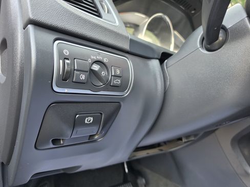 Used 2016 Volvo V60 T5 Platinum w/ Climate Package FWD image 40