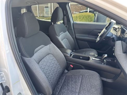 Used 2025 Nissan Kicks SV image 34