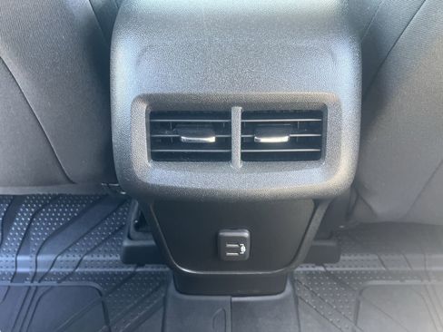 Used 2022 Chevrolet Equinox LS w/ LS Convenience Package FWD image 19