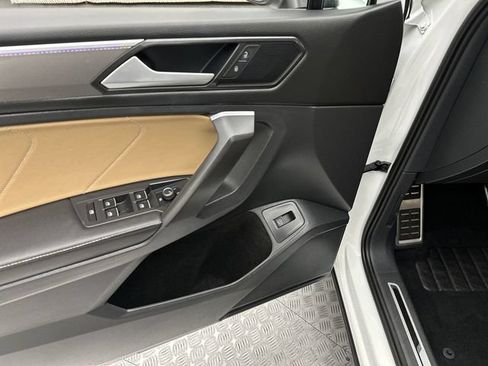 Used 2022 Volkswagen Tiguan SE R-Line AWD/4WD image 13