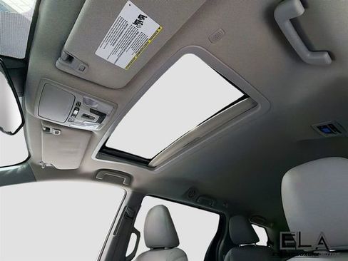 Used 2019 Toyota Sienna XLE w/ XLE Navigation Package AWD/4WD image 24