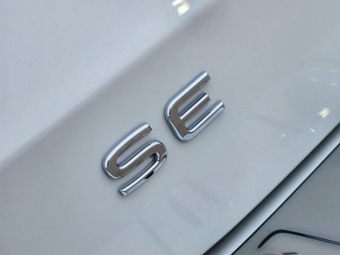 New 2024 Volkswagen Taos SE image 8