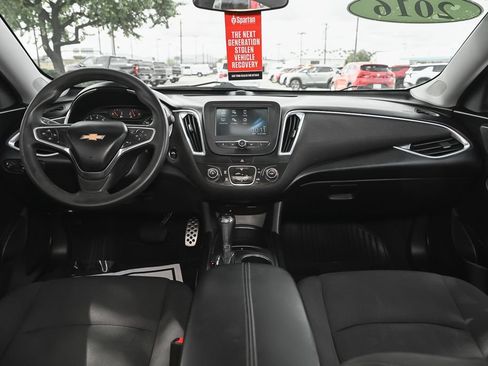 Used 2016 Chevrolet Malibu LT FWD image 16