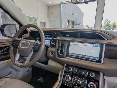 Used 2021 GMC Yukon Denali w/ Denali Premium Package AWD/4WD image 19