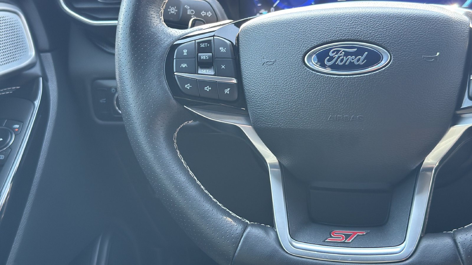 Used 2023 Ford Explorer ST w/ Equipment Group 401A AWD/4WD image 16