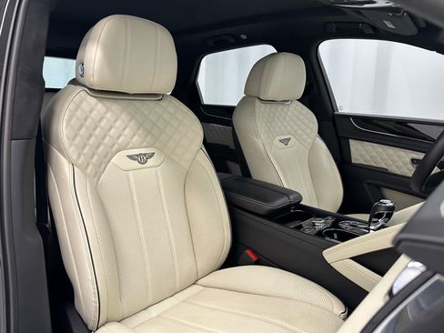 Used 2023 Bentley Bentayga AWD/4WD image 19