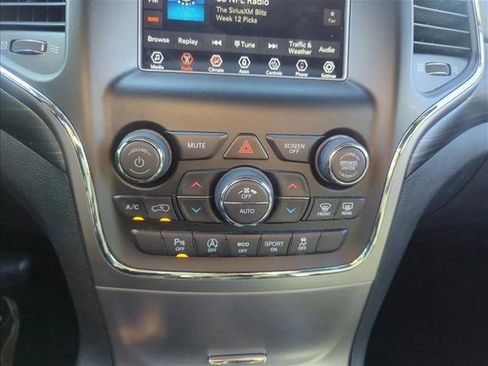 Used 2019 Jeep Grand Cherokee Laredo image 9