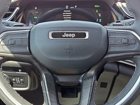 Used 2023 Jeep Grand Cherokee 4WD 4xe image 31