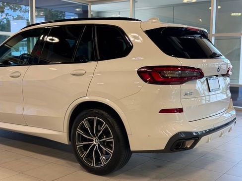 Used 2022 BMW X5 xDrive40i w/ M Sport Package AWD/4WD image 13