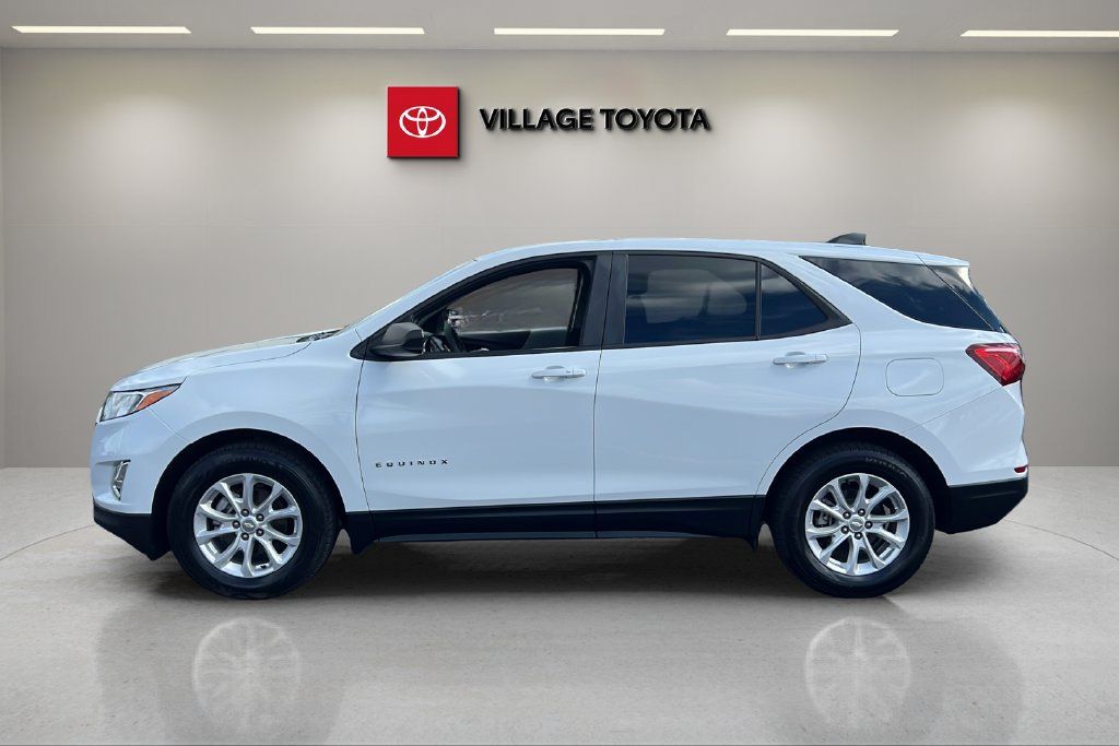 Used 2021 Chevrolet Equinox LS w/ LS Convenience Package FWD image 2
