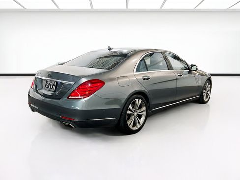 Used 2017 Mercedes-Benz S 550 Sedan w/ Premium Package image 4
