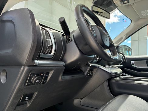 Used 2025 Ford Expedition Platinum AWD/4WD image 18