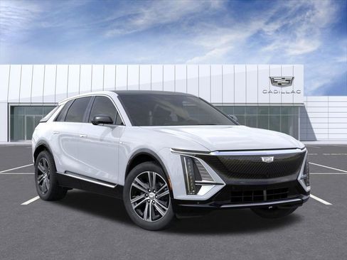 New 2026 Cadillac Lyriq Luxury w/ LPO, Floor Liner Package AWD/4WD image 7