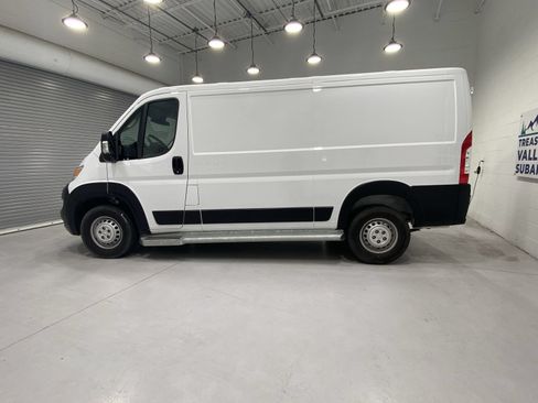 Used 2025 RAM ProMaster 2500 w/ U-Haul Equipment Group FWD image 5