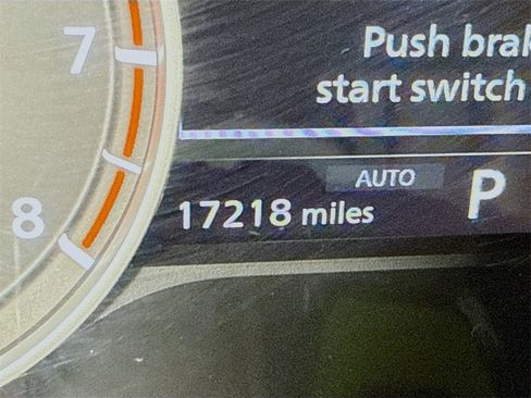 Used 2023 Nissan Rogue SV image 5