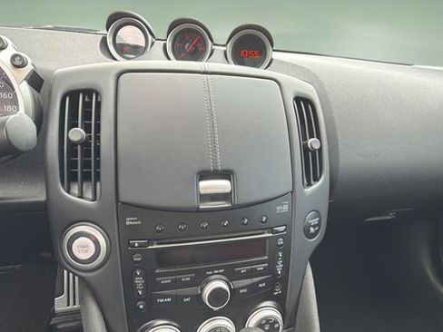 Used 2010 Nissan 370Z Touring RWD image 20