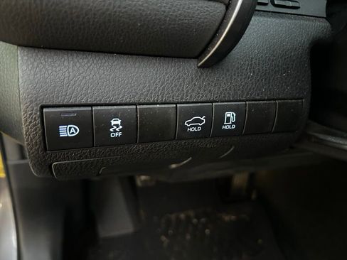 Used 2021 Toyota Camry SE image 18