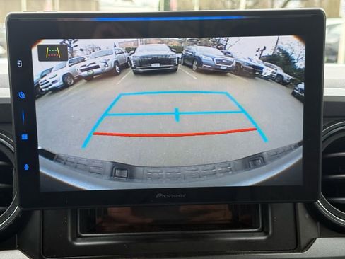 Used 2018 Toyota Tacoma TRD Sport image 29