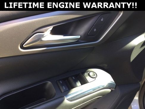 Used 2025 Chevrolet Traverse LT image 9