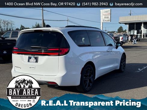 New 2026 Chrysler Pacifica Select w/ S Appearance Package FWD image 5