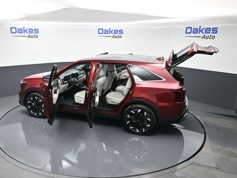 Certified 2025 Kia Sorento EX w/ Panoramic Sunroof Package image 63