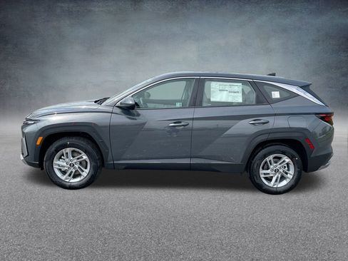 Used 2025 Hyundai Tucson SE image 28