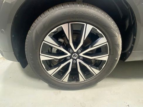 Used 2025 Volvo XC60 B5 Plus AWD/4WD image 5