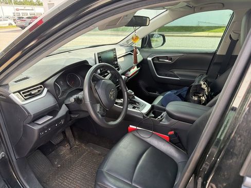 Used 2021 Toyota RAV4 XLE Premium AWD/4WD image 9