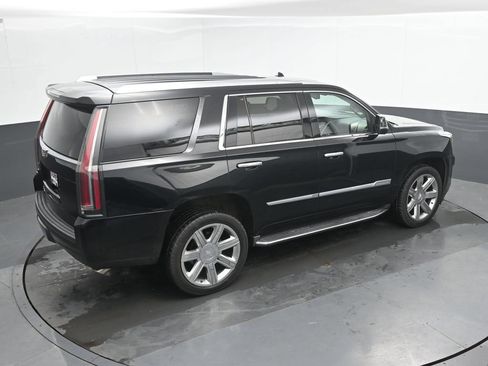 Used 2018 Cadillac Escalade Premium Luxury AWD/4WD image 31