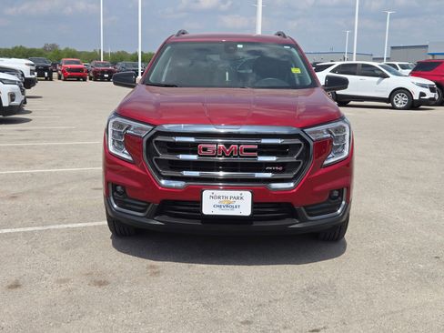 Used 2024 GMC Terrain AT4 image 8