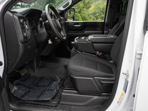 Used 2022 Chevrolet Silverado 2500 Custom w/ Custom Value Package AWD/4WD image 17
