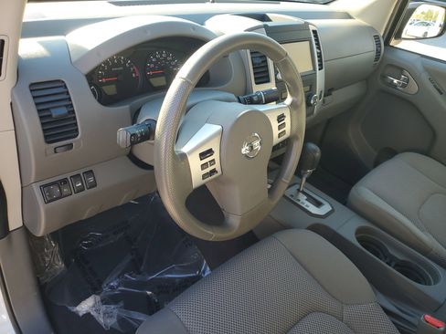 Certified 2020 Nissan Frontier SV w/ Midnight Edition Floor Mats image 15