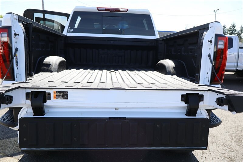Used 2025 GMC Sierra 3500 Denali w/ Denali Reserve Package AWD/4WD image 15