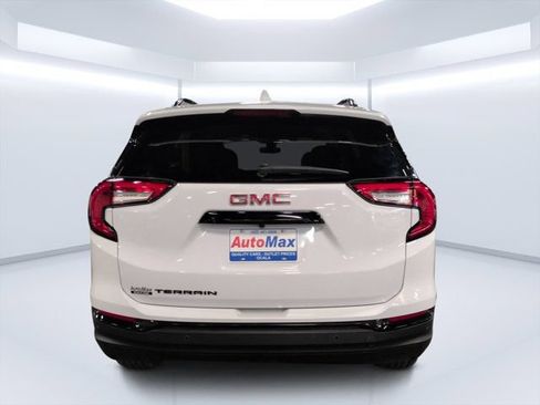 Used 2024 GMC Terrain SLE w/ Driver Convenience Package FWD image 4