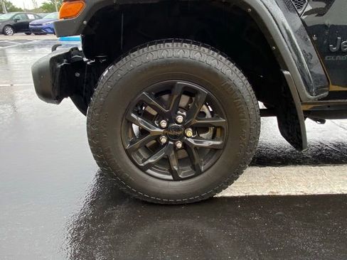 Used 2022 Jeep Gladiator Sport image 12