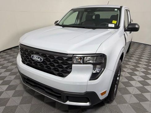 Used 2025 Ford Maverick XLT w/ Equipment Group 302A image 2