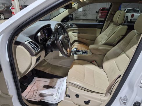 Used 2014 Jeep Grand Cherokee Overland AWD/4WD image 27