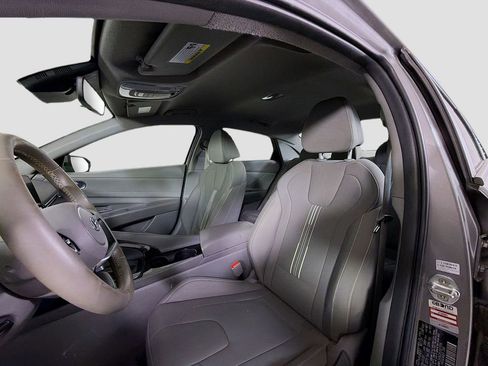 Used 2023 Hyundai Elantra SEL w/ Convenience Package FWD image 10