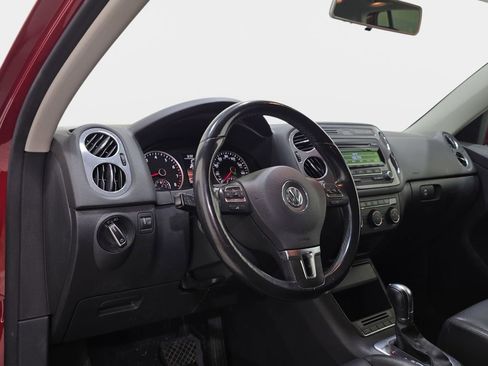 Used 2014 Volkswagen Tiguan SE AWD/4WD image 16