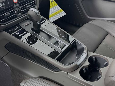 New 2026 Porsche Macan image 21