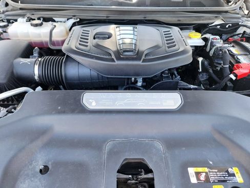 Used 2025 Jeep Wagoneer 4WD image 31