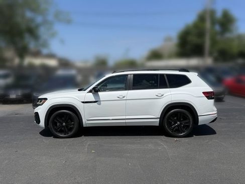Certified 2023 Volkswagen Atlas SEL R-Line AWD/4WD image 4